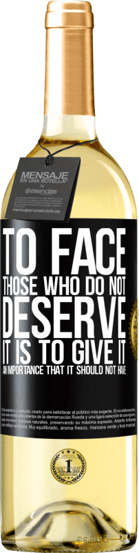 «それに値しない人々に直面することは、それが持つべきではないことの重要性を与えることです» WHITEエディション