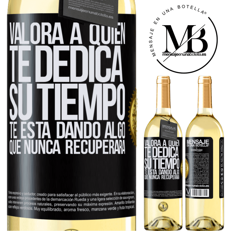 29,95 € Envío gratis | Vino Blanco Edición WHITE Valora a quien te dedica su tiempo. Te está dando algo que nunca recuperará Etiqueta Negra. Etiqueta personalizable Vino joven Cosecha 2023 Verdejo