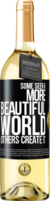 29,95 € | Белое вино Издание WHITE Одни ищут более красивый мир, другие создают его Черная метка. Настраиваемая этикетка Молодое вино Урожай 2023 Verdejo