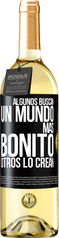 29,95 € Envío gratis | Vino Blanco Edición WHITE Algunos buscan un mundo más bonito, otros lo crean Etiqueta Negra. Etiqueta personalizable Vino joven Cosecha 2025 Verdejo