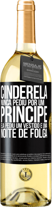 29,95 € | Vinho branco Edição WHITE Cinderela nunca pediu por um príncipe. Ela pediu um vestido e uma noite de folga Etiqueta Preta. Etiqueta personalizável Vinho jovem Colheita 2024 Verdejo