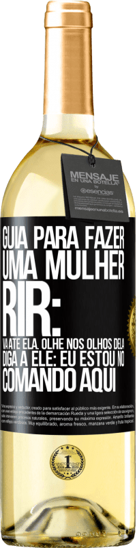 Envio grátis | Vinho branco Edição WHITE Guia para fazer uma mulher rir: Vá até ela. Olhe nos olhos dela. Diga a ele: eu estou no comando aqui Etiqueta Preta. Etiqueta personalizável Vinho jovem Colheita 2023 Verdejo