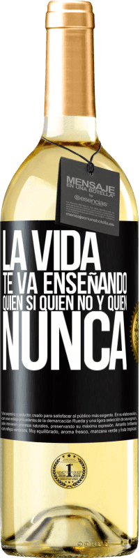 29,95 € Envío gratis | Vino Blanco Edición WHITE La vida te va enseñando quién sí, quién no y quién nunca Etiqueta Negra. Etiqueta personalizable Vino joven Cosecha 2025 Verdejo