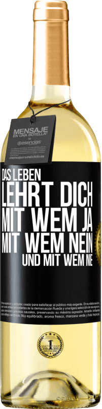 Kostenloser Versand | Weißwein WHITE Ausgabe Das Leben lehrt dich, mit wem ja, mit wem nein, und mit wem nie Schwarzes Etikett. Anpassbares Etikett Junger Wein Ernte 2023 Verdejo