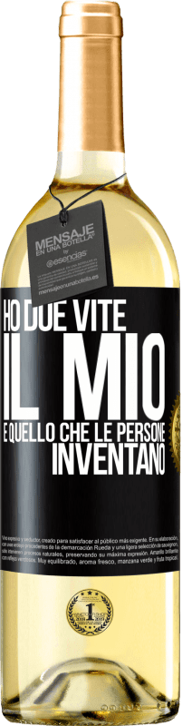 Spedizione Gratuita | Vino bianco Edizione WHITE Ho due vite. Il mio e quello che le persone inventano Etichetta Nera. Etichetta personalizzabile Vino giovane Raccogliere 2023 Verdejo