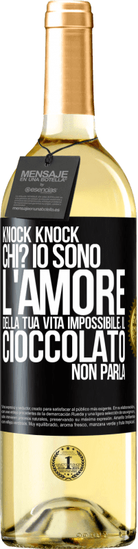 Spedizione Gratuita | Vino bianco Edizione WHITE Knock Knock. Chi? Io sono l'amore della tua vita Impossibile, il cioccolato non parla Etichetta Nera. Etichetta personalizzabile Vino giovane Raccogliere 2023 Verdejo