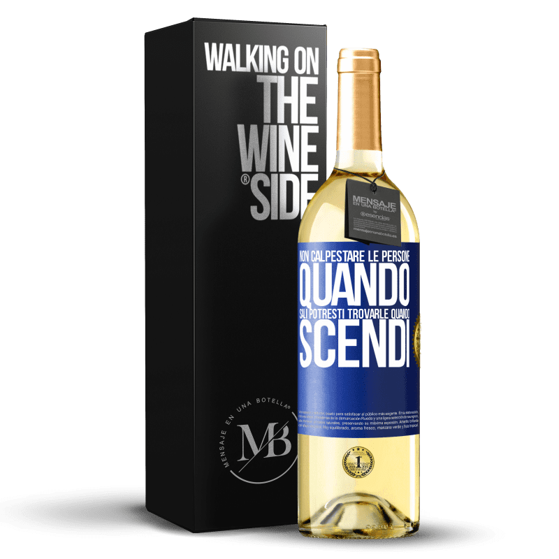 29,95 € Spedizione Gratuita | Vino bianco Edizione WHITE Non calpestare le persone quando sali, potresti trovarle quando scendi Etichetta Blu. Etichetta personalizzabile Vino giovane Raccogliere 2024 Verdejo