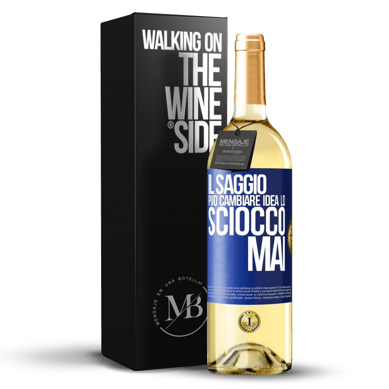 29,95 € Spedizione Gratuita | Vino bianco Edizione WHITE Il saggio può cambiare idea. Lo sciocco, mai Etichetta Blu. Etichetta personalizzabile Vino giovane Raccogliere 2024 Verdejo