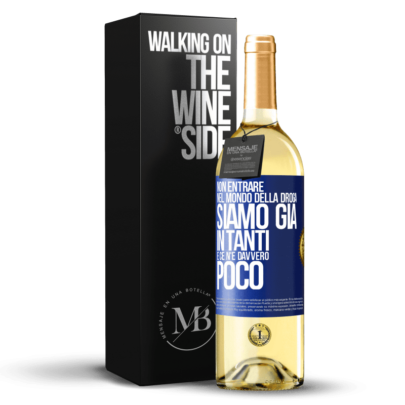 29,95 € Spedizione Gratuita | Vino bianco Edizione WHITE Non entrare nel mondo della droga ... Siamo già in tanti e ce n'è davvero poco Etichetta Blu. Etichetta personalizzabile Vino giovane Raccogliere 2025 Verdejo