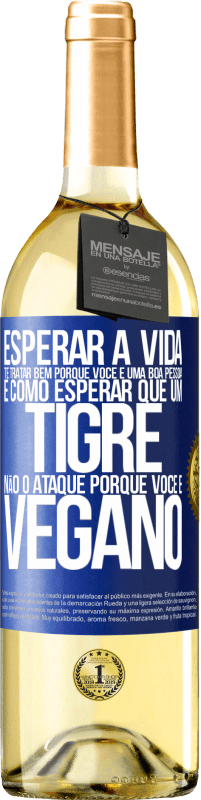29,95 € | Vinho branco Edição WHITE Esperar a vida te tratar bem porque você é uma boa pessoa é como esperar que um tigre não o ataque porque você é vegano Etiqueta Azul. Etiqueta personalizável Vinho jovem Colheita 2025 Verdejo