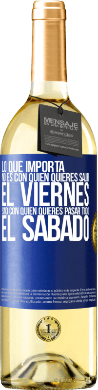 29,95 € | Vino Blanco Edición WHITE Lo que importa no es con quién quieres salir el viernes, sino con quién quieres pasar todo el sábado Etiqueta Azul. Etiqueta personalizable Vino joven Cosecha 2024 Verdejo