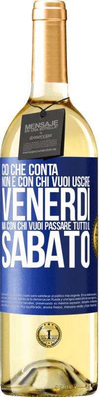 29,95 € Spedizione Gratuita | Vino bianco Edizione WHITE Ciò che conta non è con chi vuoi uscire venerdì, ma con chi vuoi passare tutto il sabato Etichetta Blu. Etichetta personalizzabile Vino giovane Raccogliere 2025 Verdejo