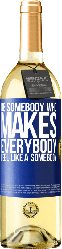 29,95 € | 白ワイン WHITEエディション Be somebody who makes everybody feel like a somebody 青いタグ. カスタマイズ可能なラベル 若いワイン 収穫 2023 Verdejo