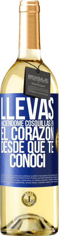 29,95 € | Vino Blanco Edición WHITE Llevas haciéndome cosquillas en el corazón desde que te conocí Etiqueta Azul. Etiqueta personalizable Vino joven Cosecha 2024 Verdejo