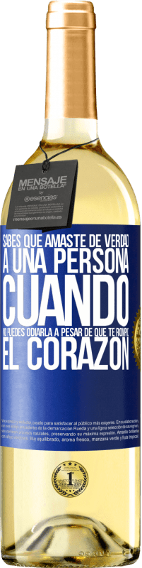 29,95 € | Vino Blanco Edición WHITE Sabes que amaste de verdad a una persona cuando no puedes odiarla a pesar de que te rompió el corazón Etiqueta Azul. Etiqueta personalizable Vino joven Cosecha 2024 Verdejo