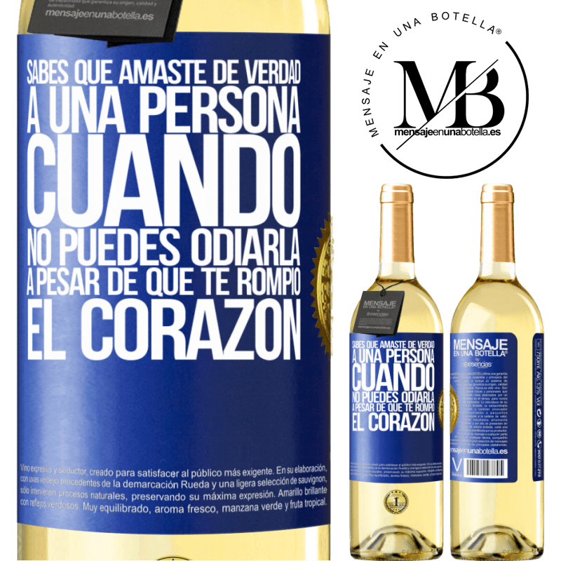 29,95 € Envío gratis | Vino Blanco Edición WHITE Sabes que amaste de verdad a una persona cuando no puedes odiarla a pesar de que te rompió el corazón Etiqueta Azul. Etiqueta personalizable Vino joven Cosecha 2024 Verdejo