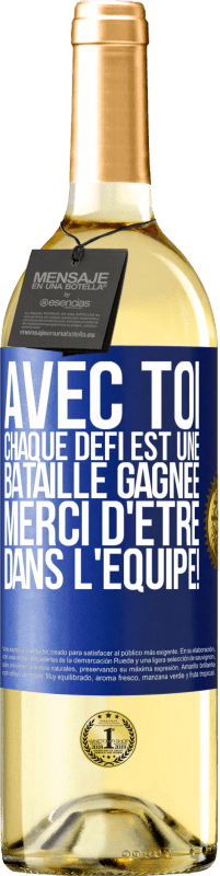 29,95 € | Vin blanc Édition WHITE Avec toi chaque défi est une bataille gagnée. Merci d'être dans l'équipe! Étiquette Bleue. Étiquette personnalisable Vin jeune Récolte 2025 Verdejo