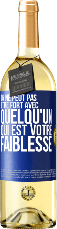 29,95 € | Vin blanc Édition WHITE On ne peut pas être fort avec quelqu'un qui est votre faiblesse Étiquette Bleue. Étiquette personnalisable Vin jeune Récolte 2024 Verdejo