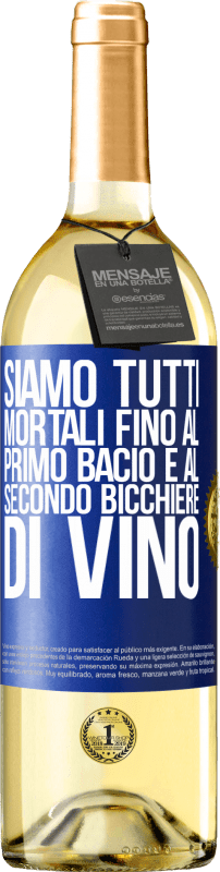 29,95 € Spedizione Gratuita | Vino bianco Edizione WHITE Siamo tutti mortali fino al primo bacio e al secondo bicchiere di vino Etichetta Blu. Etichetta personalizzabile Vino giovane Raccogliere 2025 Verdejo
