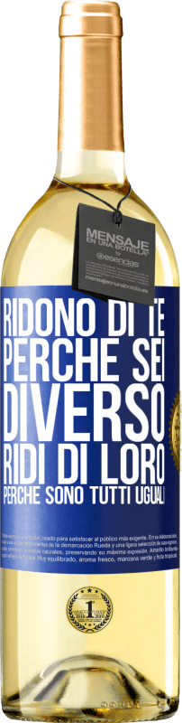 29,95 € | Vino bianco Edizione WHITE Ridono di te perché sei diverso. Ridi di loro, perché sono tutti uguali Etichetta Blu. Etichetta personalizzabile Vino giovane Raccogliere 2023 Verdejo