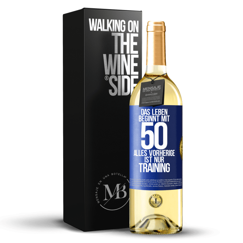 24,95 € Kostenloser Versand | Weißwein WHITE Ausgabe Das Leben beginnt mit 50, das oben Genannte ist nur praktisch Blaue Markierung. Anpassbares Etikett Junger Wein Ernte 2021 Verdejo