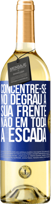 29,95 € | Vinho branco Edição WHITE Concentre-se no degrau à sua frente, não em toda a escada Etiqueta Azul. Etiqueta personalizável Vinho jovem Colheita 2024 Verdejo