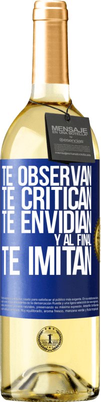 29,95 € | Vino Blanco Edición WHITE Te observan, te critican, te envidian… y al final, te imitan Etiqueta Azul. Etiqueta personalizable Vino joven Cosecha 2024 Verdejo