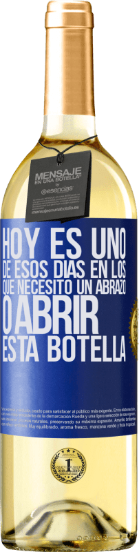 29,95 € | Vino Blanco Edición WHITE Hoy es uno de esos días en los que necesito un abrazo, o abrir esta botella Etiqueta Azul. Etiqueta personalizable Vino joven Cosecha 2025 Verdejo