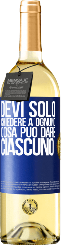 29,95 € | Vino bianco Edizione WHITE Devi solo chiedere a ognuno cosa può dare ciascuno Etichetta Blu. Etichetta personalizzabile Vino giovane Raccogliere 2024 Verdejo