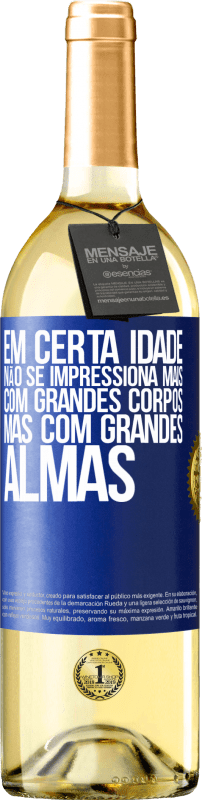 29,95 € | Vinho branco Edição WHITE Em certa idade, não se impressiona mais com grandes corpos, mas com grandes almas Etiqueta Azul. Etiqueta personalizável Vinho jovem Colheita 2025 Verdejo