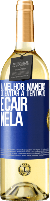 29,95 € Envio grátis | Vinho branco Edição WHITE A melhor maneira de evitar a tentação é cair nela Etiqueta Azul. Etiqueta personalizável Vinho jovem Colheita 2024 Verdejo