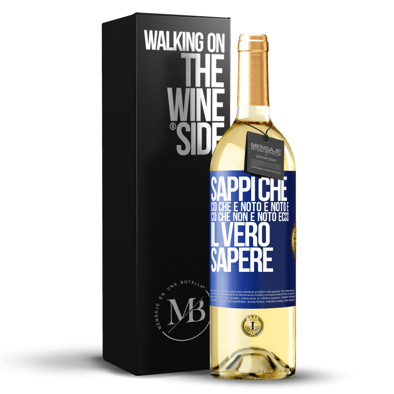 29,95 € Spedizione Gratuita | Vino bianco Edizione WHITE Sappi che ciò che è noto è noto e ciò che non è noto ecco il vero sapere Etichetta Blu. Etichetta personalizzabile Vino giovane Raccogliere 2025 Verdejo