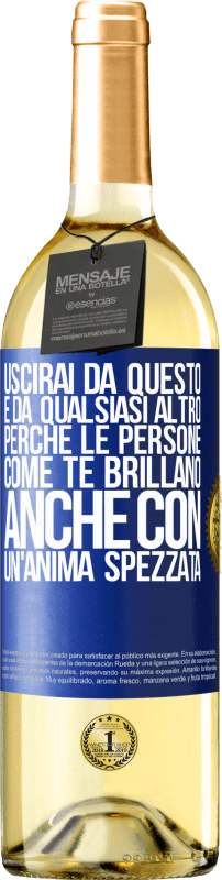 29,95 € | Vino bianco Edizione WHITE Uscirai da questo e da qualsiasi altro, perché le persone come te brillano anche con un'anima spezzata Etichetta Blu. Etichetta personalizzabile Vino giovane Raccogliere 2023 Verdejo