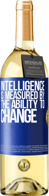 «Интеллект измеряется способностью меняться» Издание WHITE