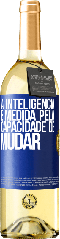 29,95 € Envio grátis | Vinho branco Edição WHITE A inteligência é medida pela capacidade de mudar Etiqueta Azul. Etiqueta personalizável Vinho jovem Colheita 2025 Verdejo