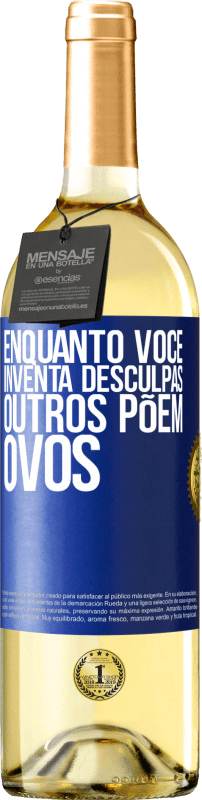 29,95 € | Vinho branco Edição WHITE Enquanto você inventa desculpas, outros põem ovos Etiqueta Azul. Etiqueta personalizável Vinho jovem Colheita 2024 Verdejo