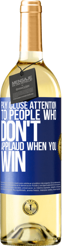 29,95 € | Белое вино Издание WHITE Обратите особое внимание на людей, которые не аплодируют, когда вы выигрываете Синяя метка. Настраиваемая этикетка Молодое вино Урожай 2023 Verdejo