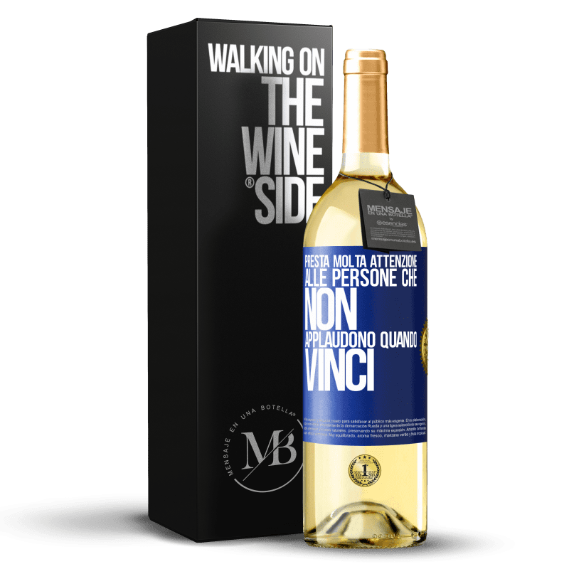 29,95 € Spedizione Gratuita | Vino bianco Edizione WHITE Presta molta attenzione alle persone che non applaudono quando vinci Etichetta Blu. Etichetta personalizzabile Vino giovane Raccogliere 2024 Verdejo