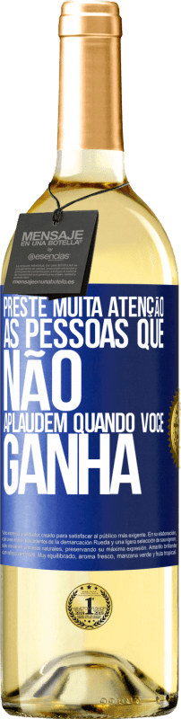 29,95 € Envio grátis | Vinho branco Edição WHITE Preste muita atenção às pessoas que não aplaudem quando você ganha Etiqueta Azul. Etiqueta personalizável Vinho jovem Colheita 2025 Verdejo