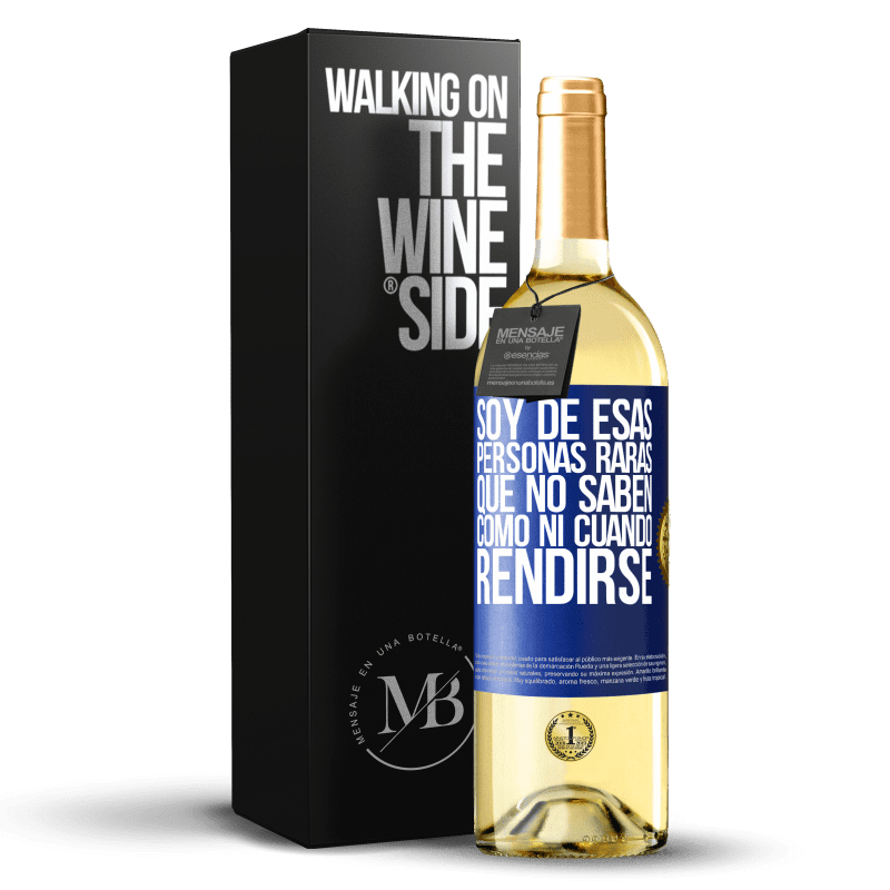 29,95 € Envío gratis | Vino Blanco Edición WHITE Soy de esas personas raras que no saben cómo ni cuándo rendirse Etiqueta Azul. Etiqueta personalizable Vino joven Cosecha 2022 Verdejo
