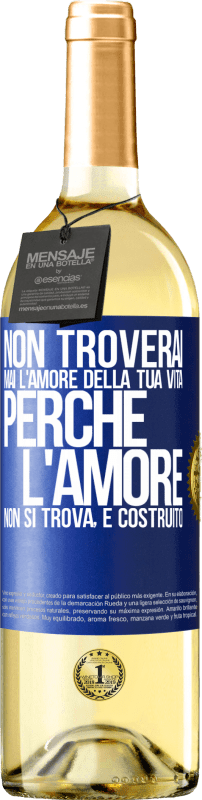 29,95 € Spedizione Gratuita | Vino bianco Edizione WHITE Non troverai mai l'amore della tua vita. Perché l'amore non si trova, è costruito Etichetta Blu. Etichetta personalizzabile Vino giovane Raccogliere 2025 Verdejo