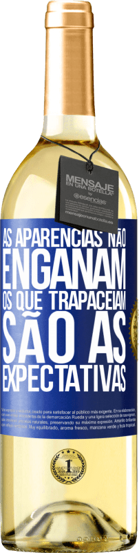 Envio grátis | Vinho branco Edição WHITE As aparências não enganam. Os que trapaceiam são as expectativas Etiqueta Azul. Etiqueta personalizável Vinho jovem Colheita 2023 Verdejo