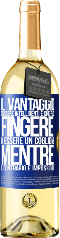 29,95 € | Vino bianco Edizione WHITE Il vantaggio di essere intelligenti è che puoi fingere di essere un coglione, mentre il contrario è impossibile Etichetta Blu. Etichetta personalizzabile Vino giovane Raccogliere 2024 Verdejo