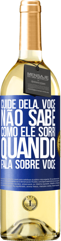 29,95 € | Vinho branco Edição WHITE Cuide dela. Você não sabe como ele sorri quando fala sobre você Etiqueta Azul. Etiqueta personalizável Vinho jovem Colheita 2024 Verdejo