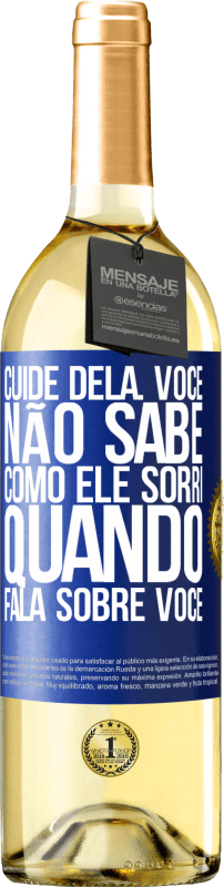 29,95 € | Vinho branco Edição WHITE Cuide dela. Você não sabe como ele sorri quando fala sobre você Etiqueta Azul. Etiqueta personalizável Vinho jovem Colheita 2025 Verdejo