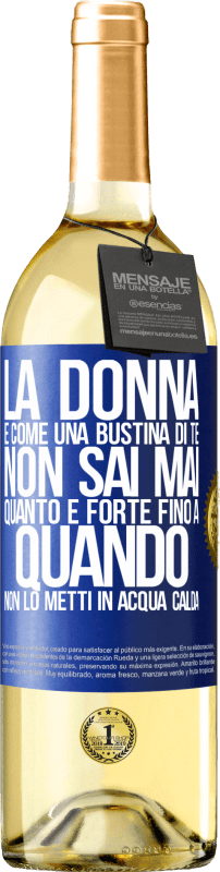 29,95 € | Vino bianco Edizione WHITE La donna è come una bustina di tè. Non sai mai quanto è forte fino a quando non lo metti in acqua calda Etichetta Blu. Etichetta personalizzabile Vino giovane Raccogliere 2024 Verdejo