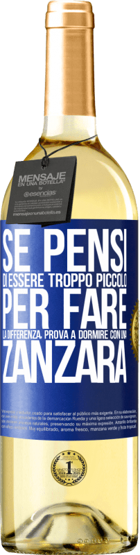 29,95 € | Vino bianco Edizione WHITE Se pensi di essere troppo piccolo per fare la differenza, prova a dormire con una zanzara Etichetta Blu. Etichetta personalizzabile Vino giovane Raccogliere 2025 Verdejo