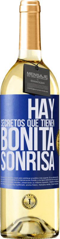 29,95 € Envío gratis | Vino Blanco Edición WHITE Hay secretos que tienen bonita sonrisa Etiqueta Azul. Etiqueta personalizable Vino joven Cosecha 2023 Verdejo