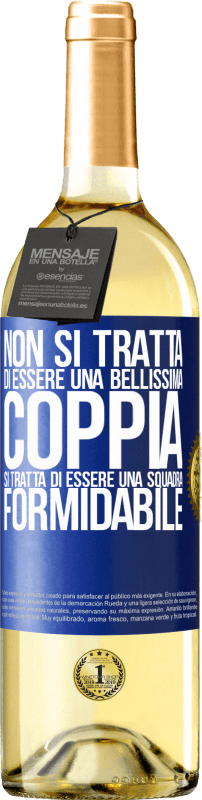 29,95 € Spedizione Gratuita | Vino bianco Edizione WHITE Non si tratta di essere una bellissima coppia. Si tratta di essere una squadra formidabile Etichetta Blu. Etichetta personalizzabile Vino giovane Raccogliere 2025 Verdejo