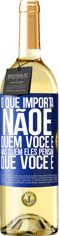 29,95 € Envio grátis | Vinho branco Edição WHITE O que importa não é quem você é, mas quem eles pensam que você é Etiqueta Azul. Etiqueta personalizável Vinho jovem Colheita 2025 Verdejo
